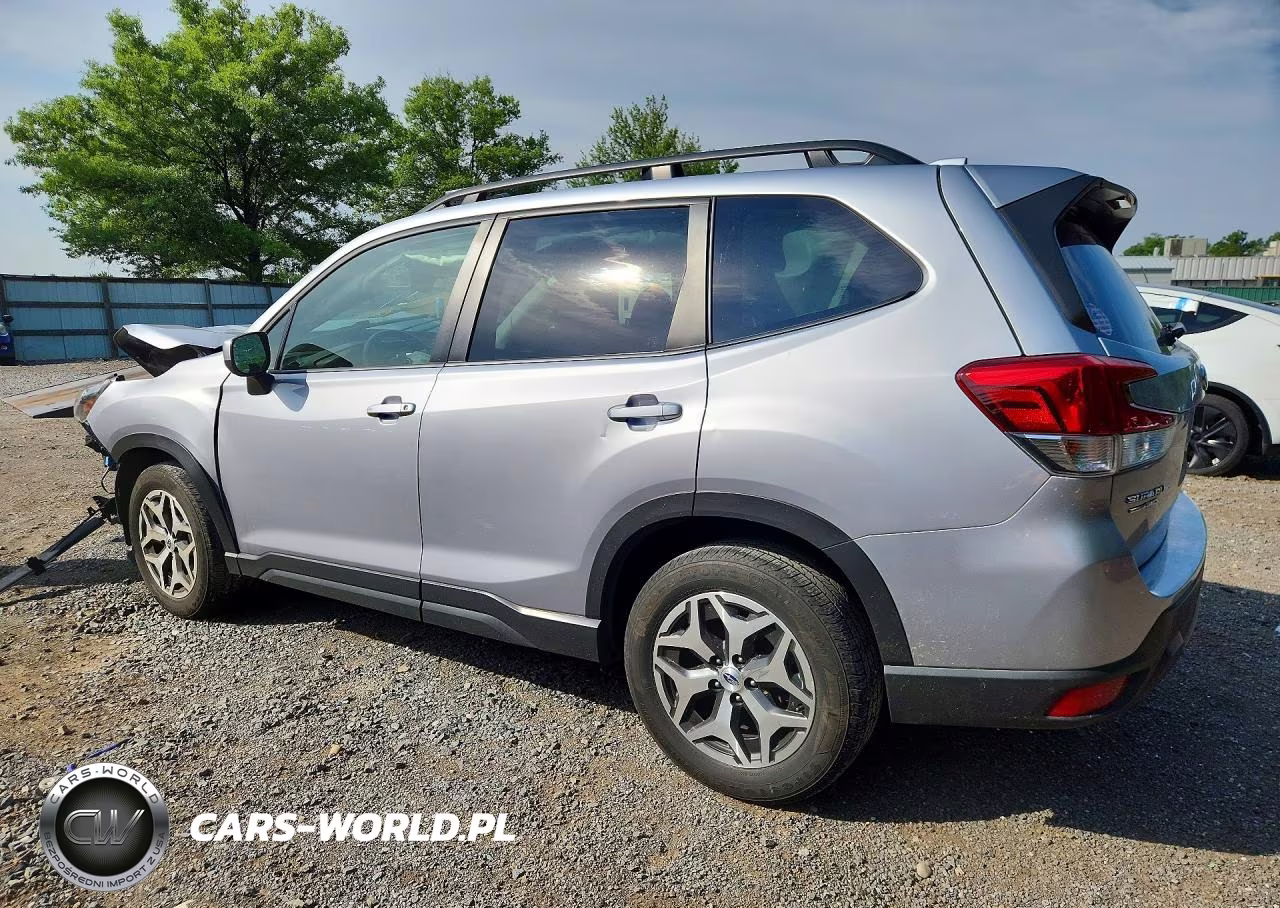 2023 Subaru Forester Premium VIN:JF2SKADC1PH444188 - 2