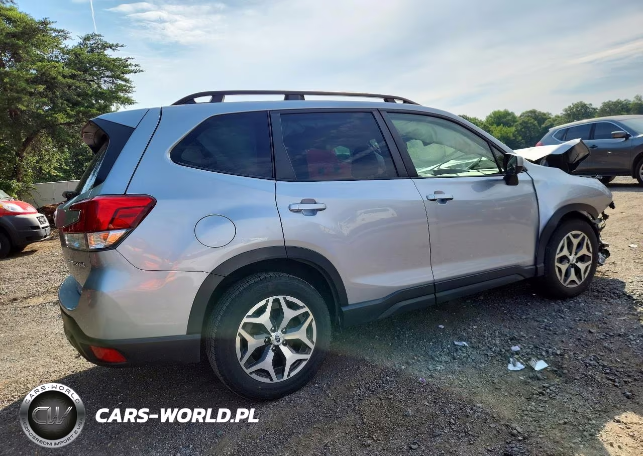 2023 Subaru Forester Premium VIN:JF2SKADC1PH444188 - 3