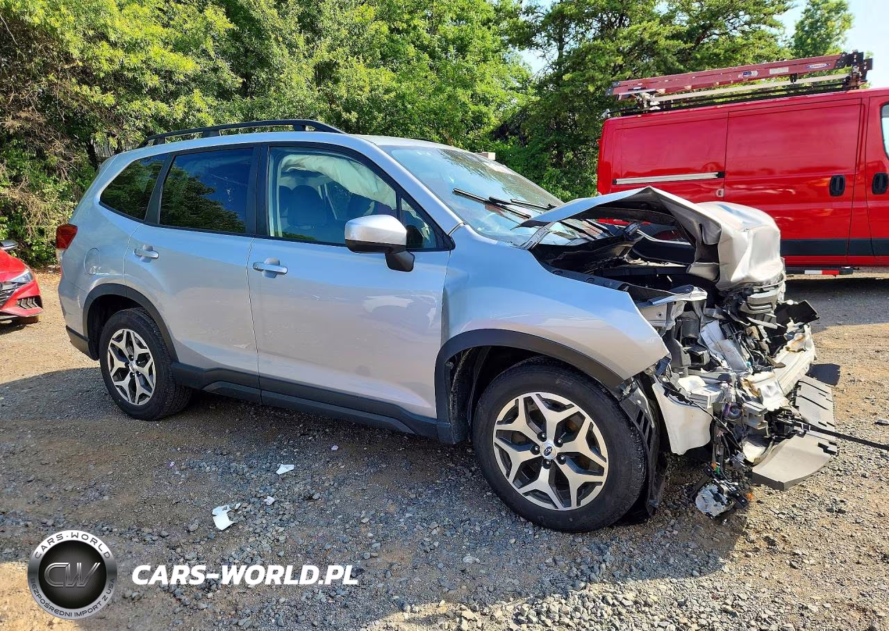 2023 Subaru Forester Premium VIN:JF2SKADC1PH444188 - 4