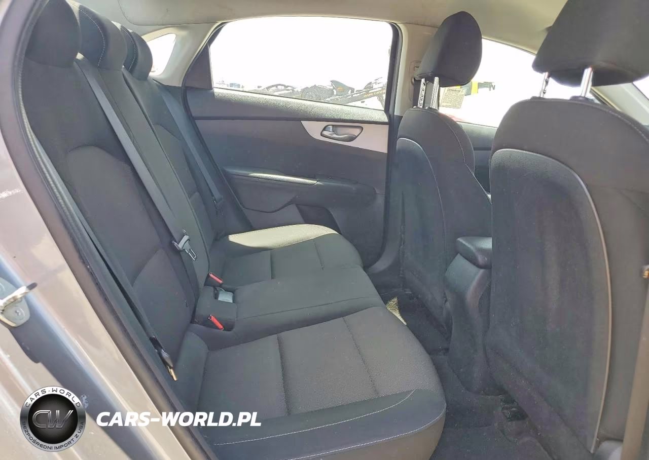 2023 Kia Forte Lxs VIN:3KPF24AD4PE604424 - 10