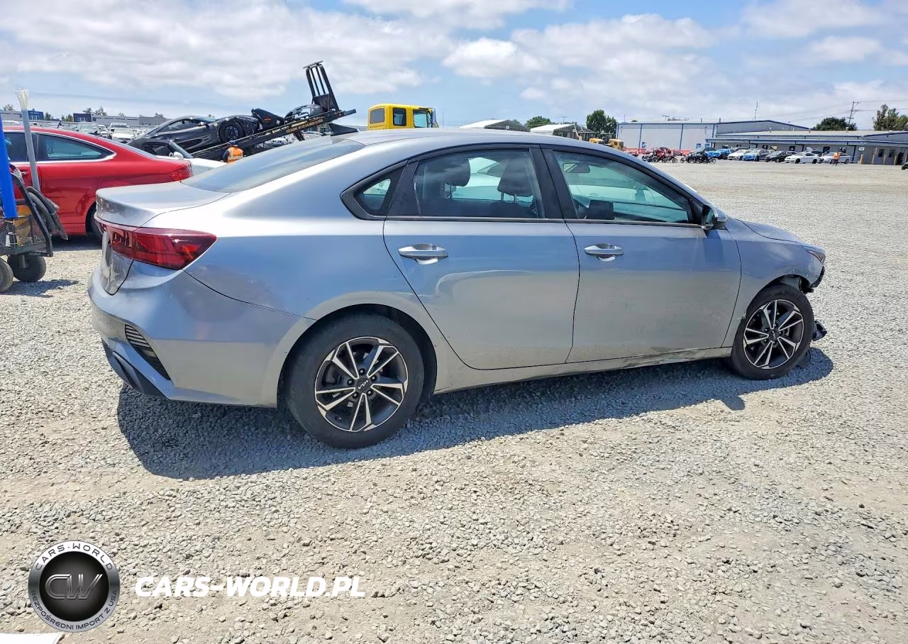 2023 Kia Forte Lxs VIN:3KPF24AD4PE604424 - 3