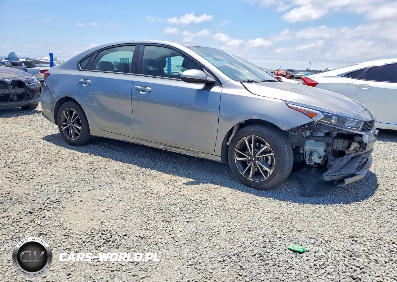2023 Kia Forte Lxs VIN:3KPF24AD4PE604424 - 4
