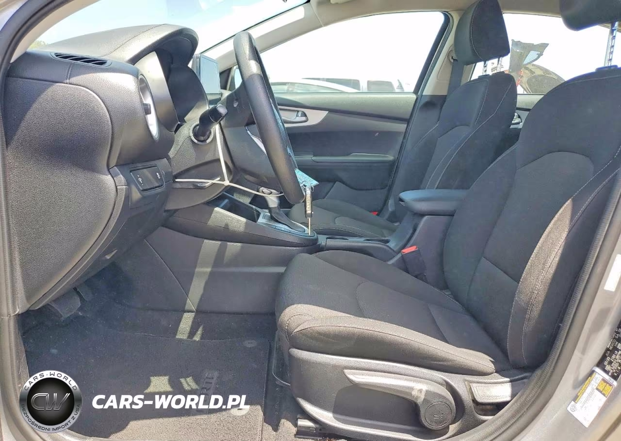 2023 Kia Forte Lxs VIN:3KPF24AD4PE604424 - 7