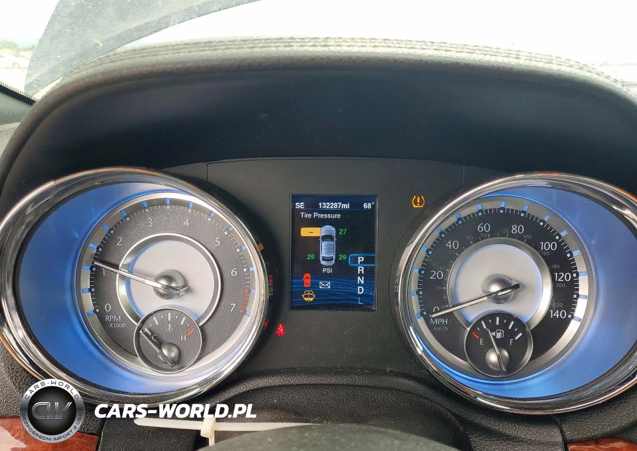 2014 Chrysler 300 VIN:2C3CCAAG0EH200065 - 9
