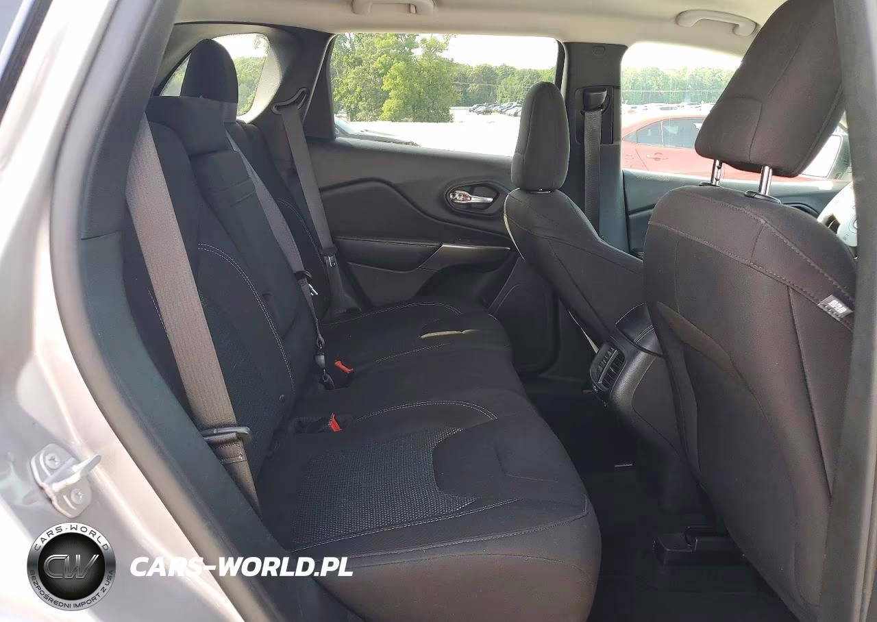 2019 Jeep Cherokee Latitude VIN:1C4PJLCB4KD285016 - 11