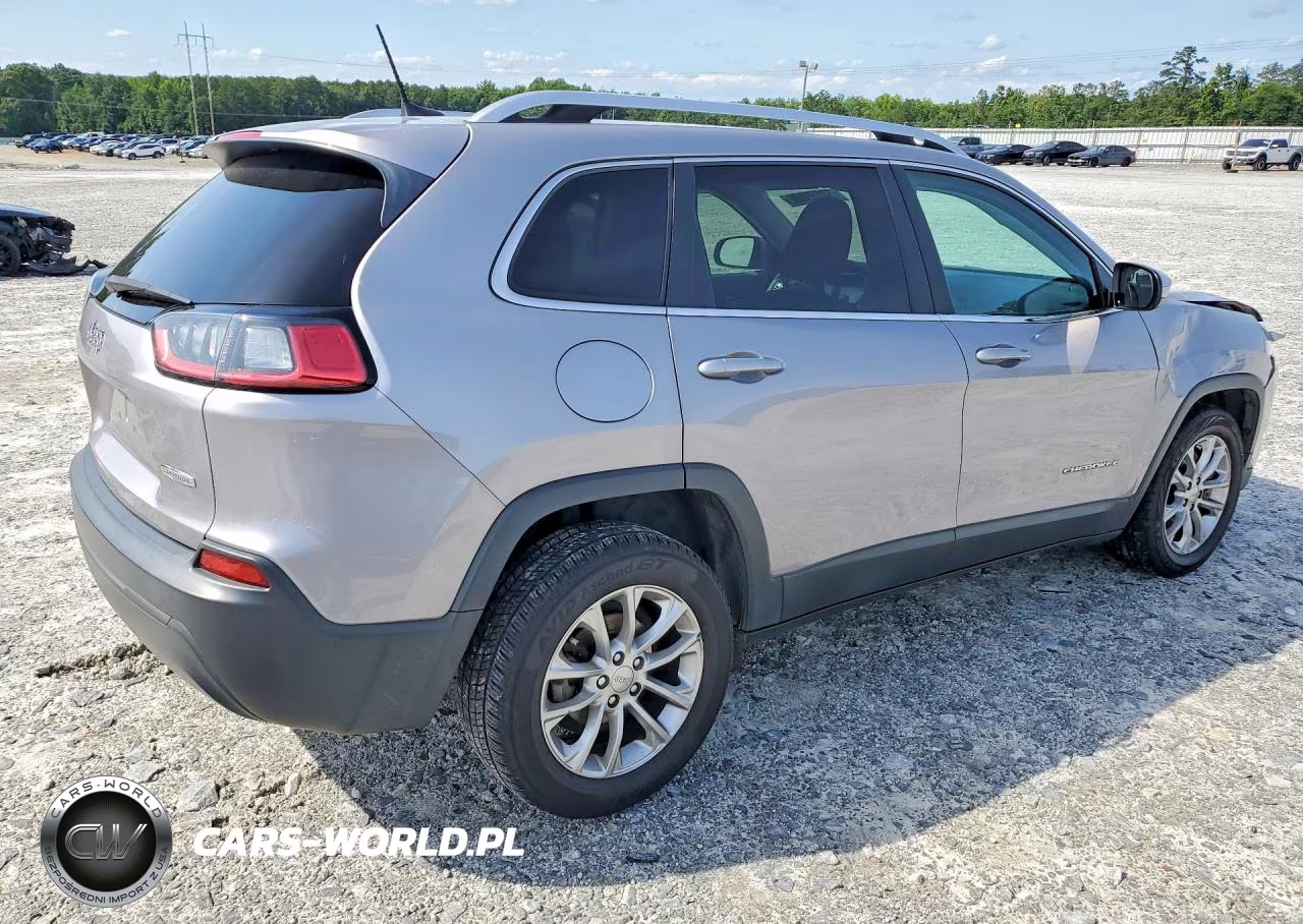 2019 Jeep Cherokee Latitude VIN:1C4PJLCB4KD285016 - 3