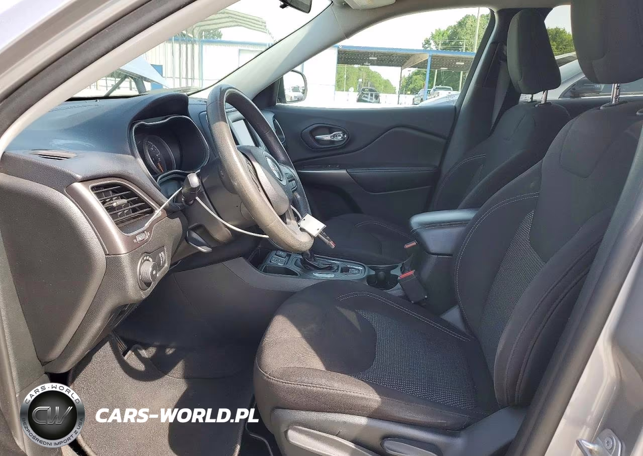 2019 Jeep Cherokee Latitude VIN:1C4PJLCB4KD285016 - 7