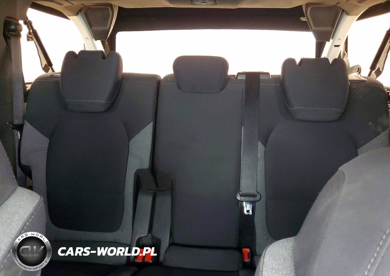 2022 Ford Bronco Base VIN:1FMDE5BH3NLB16572 - 10