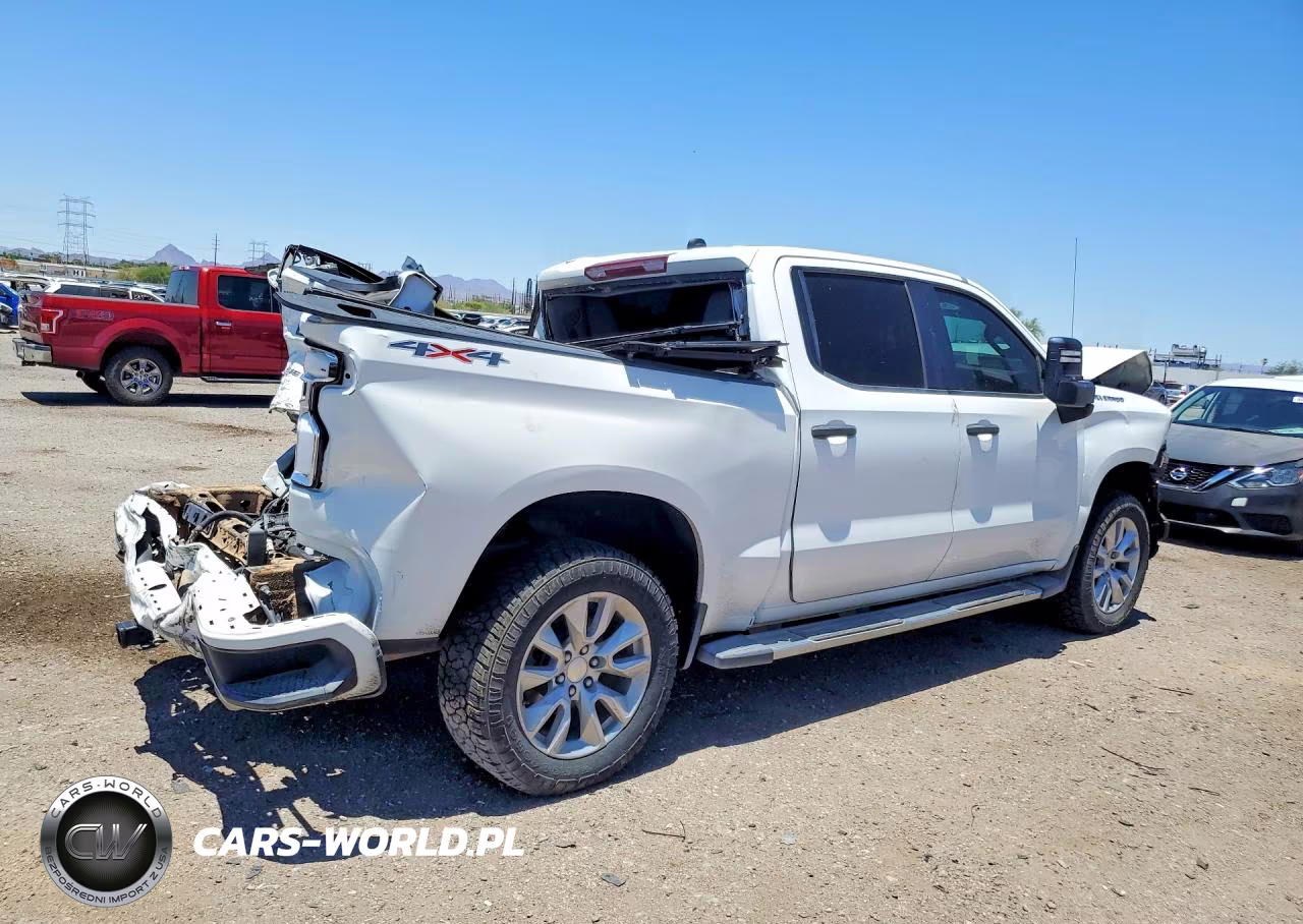2020 Chevrolet Silverado K1500 Custom VIN:3GCUYBEF2LG381174 - 3