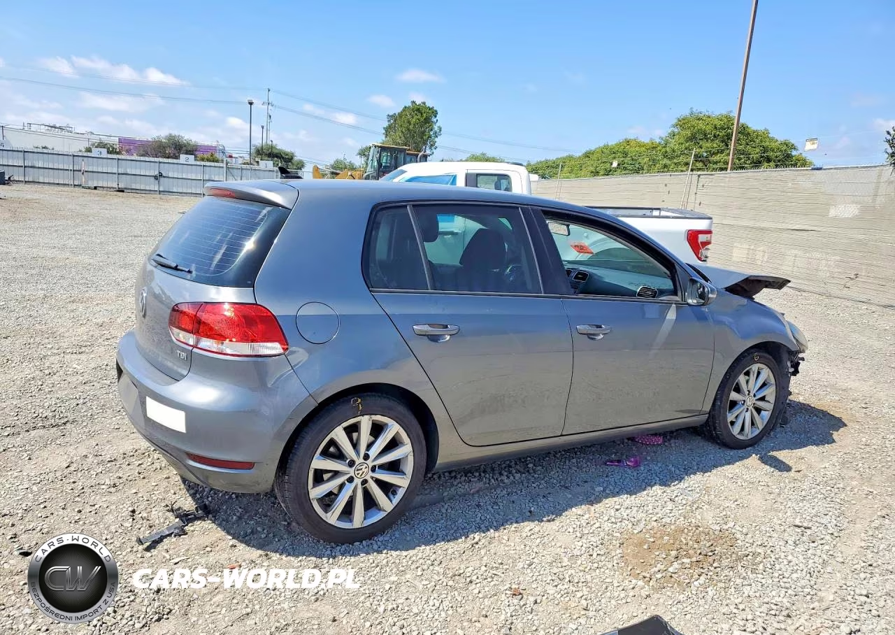 2014 Volkswagen Golf VIN:WVWDM7AJ4EW002120 - 3