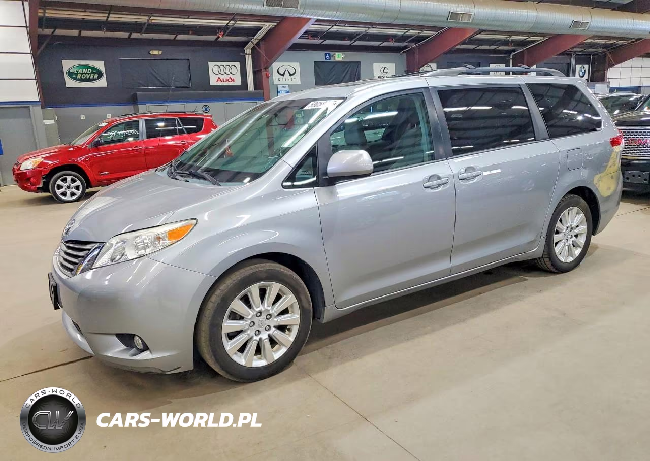 2013 Toyota Sienna Xle 7-Passenger – zdjęcie 1 z 13