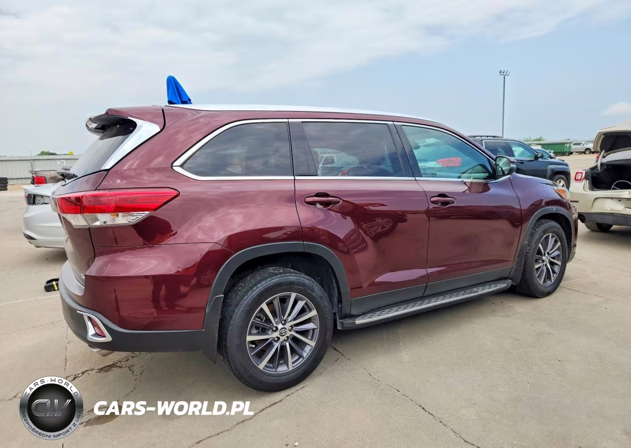 2019 Toyota Highlander Xle VIN:5TDKZRFH6KS301159 - 3