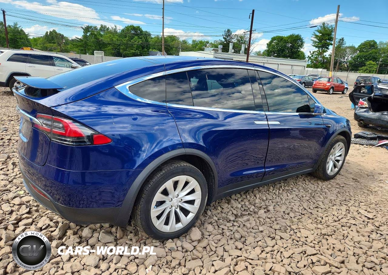 2017 Tesla Model X VIN:5YJXCBE20HF057677 - 3