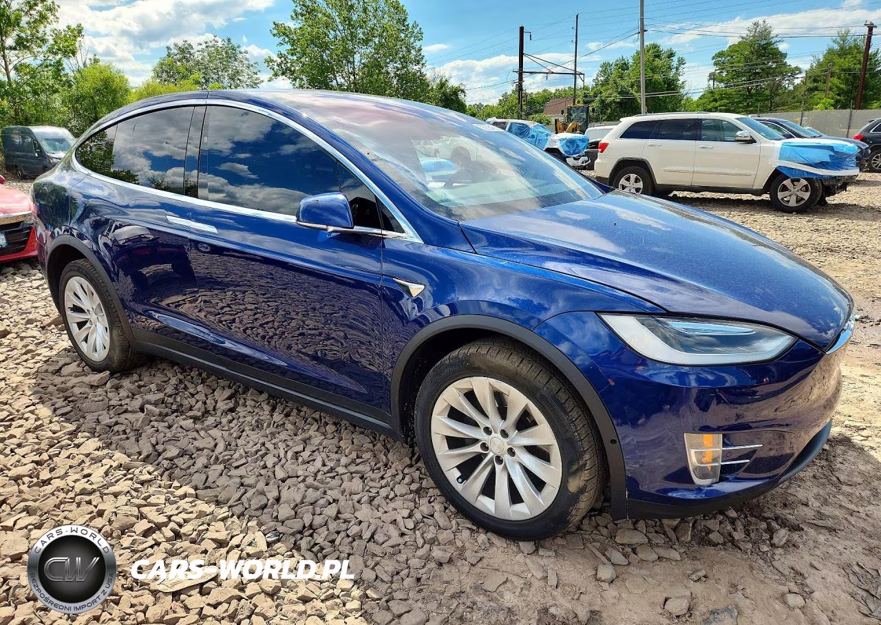 2017 Tesla Model X VIN:5YJXCBE20HF057677 - 4