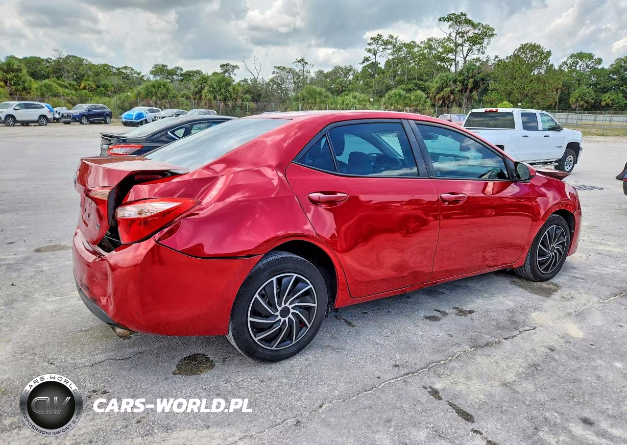 2017 Toyota Corolla Le VIN:2T1BURHE2HC841241 - 3