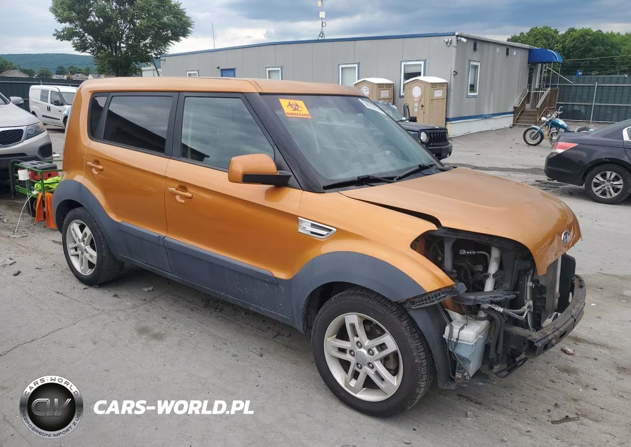 2011 Kia Soul + VIN:KNDJT2A29B7215541 - 4