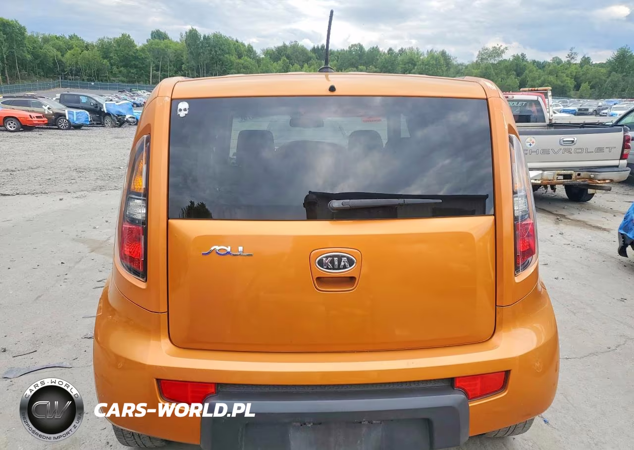 2011 Kia Soul + VIN:KNDJT2A29B7215541 - 6