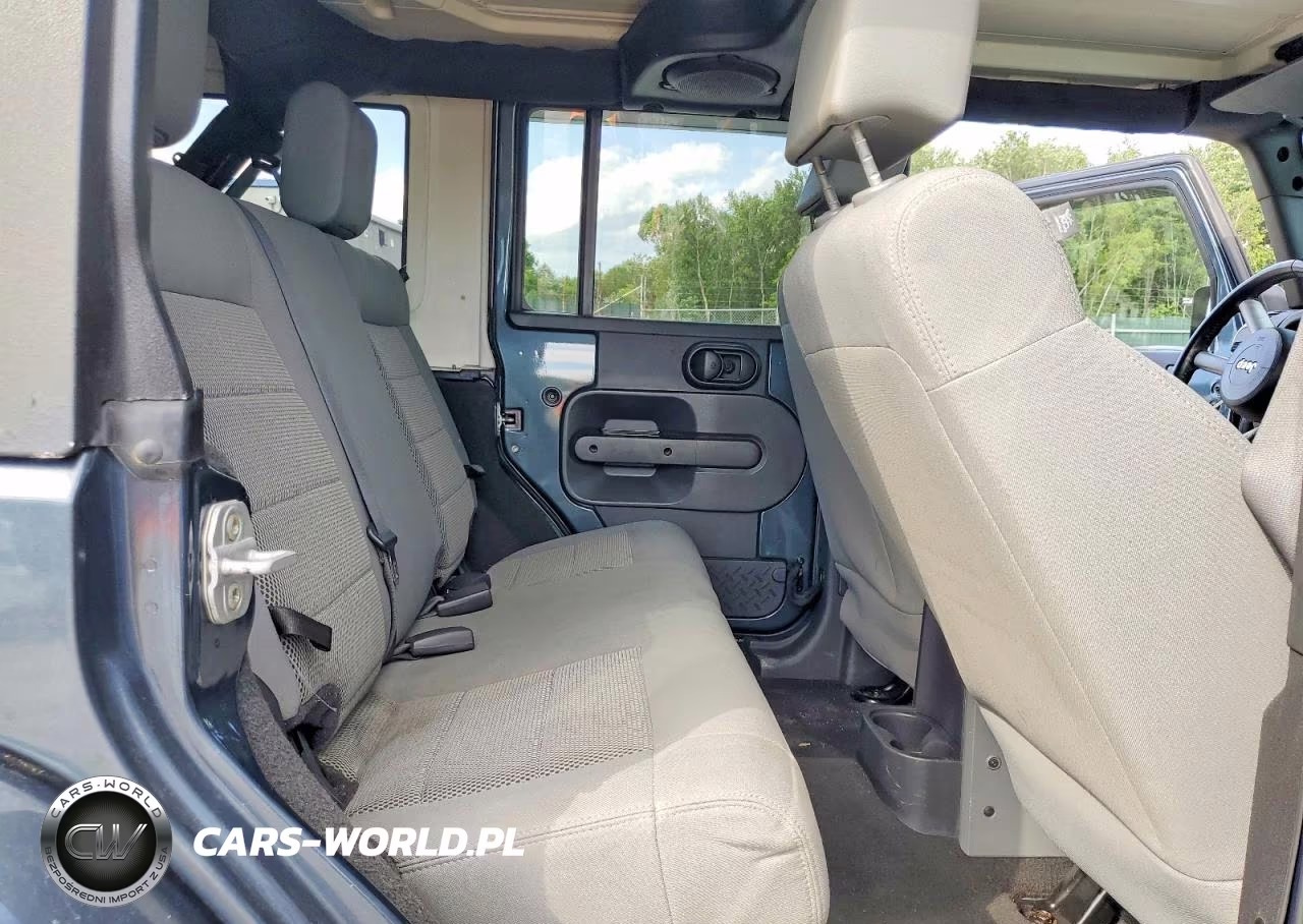 2008 Jeep Wrangler Unlimited Sahara VIN:1J4GA59108L604558 - 11