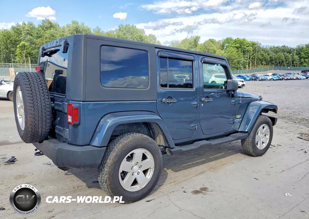 2008 Jeep Wrangler Unlimited Sahara VIN:1J4GA59108L604558 - 3