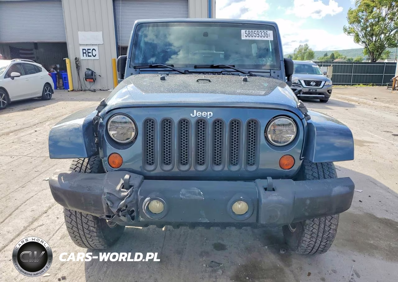 2008 Jeep Wrangler Unlimited Sahara VIN:1J4GA59108L604558 - 5