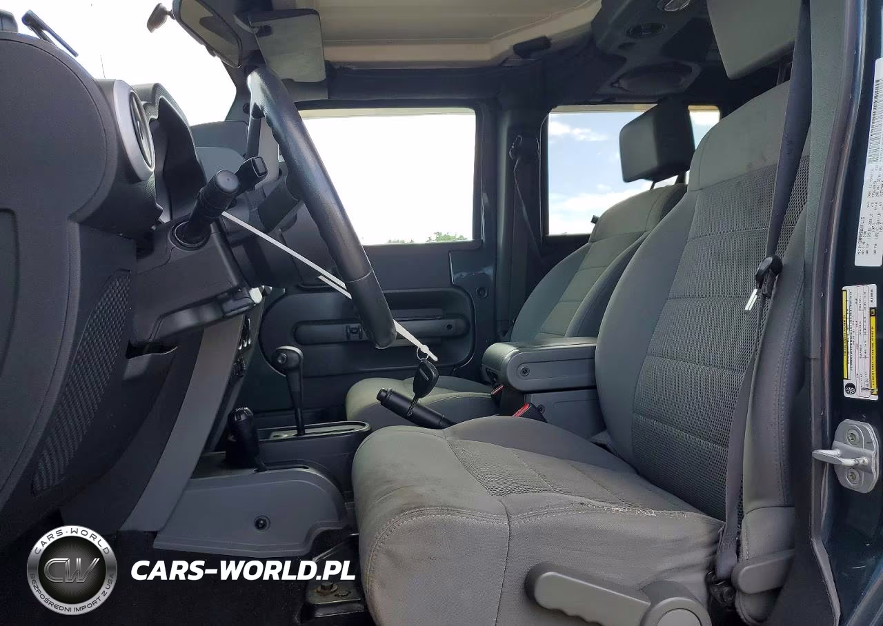 2008 Jeep Wrangler Unlimited Sahara VIN:1J4GA59108L604558 - 7