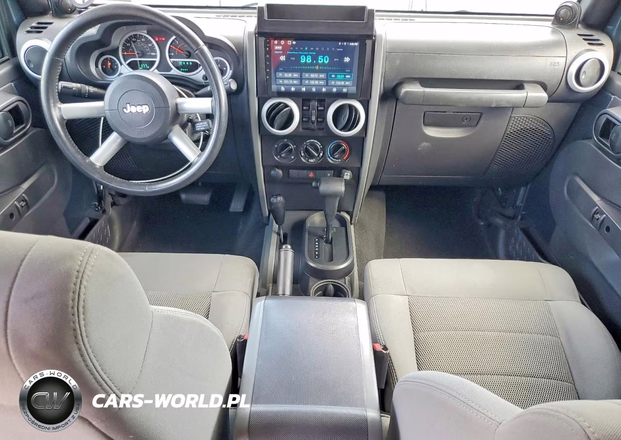 2008 Jeep Wrangler Unlimited Sahara VIN:1J4GA59108L604558 - 8