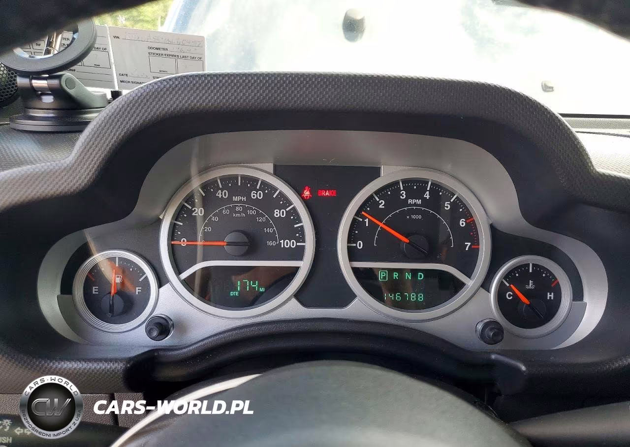 2008 Jeep Wrangler Unlimited Sahara VIN:1J4GA59108L604558 - 9