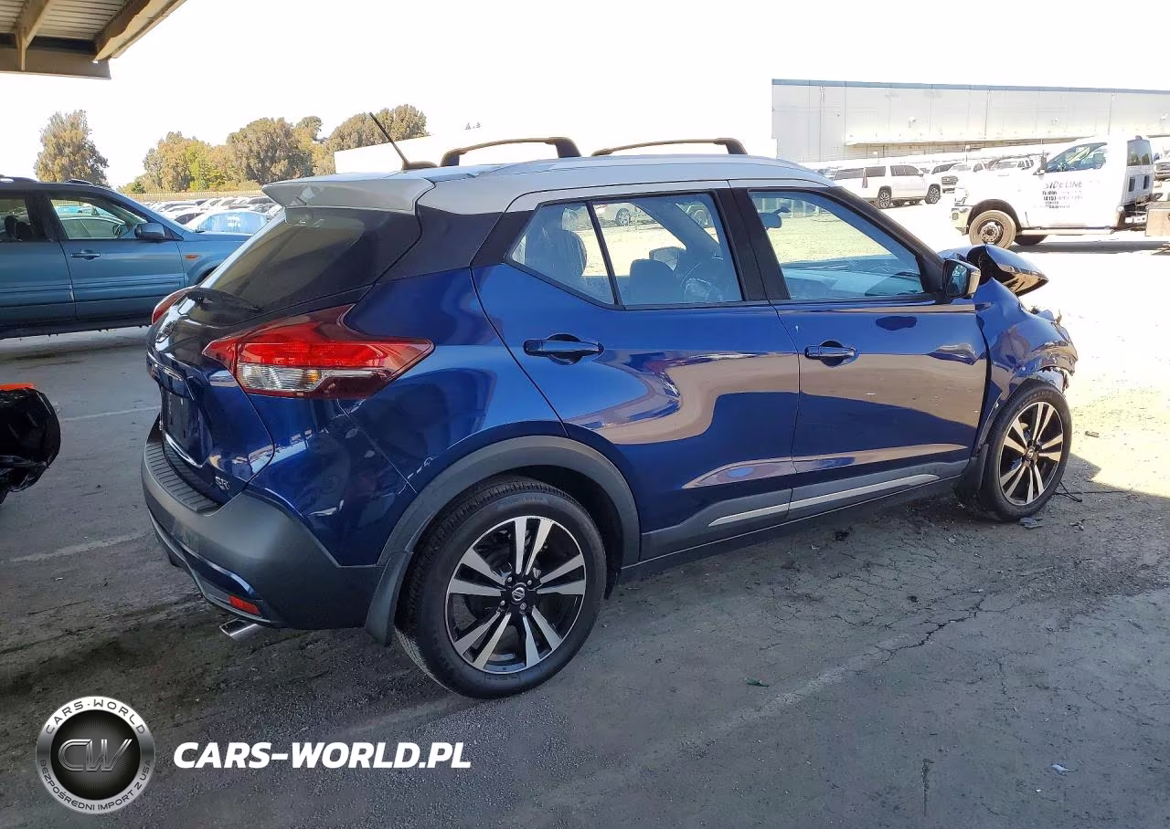 2018 Nissan Kicks S VIN:3N1CP5CU9JL532326 - 3