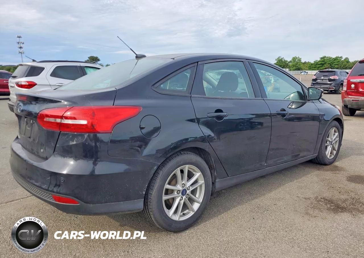 2016 Ford Focus Se VIN:1FADP3F21GL323544 - 3