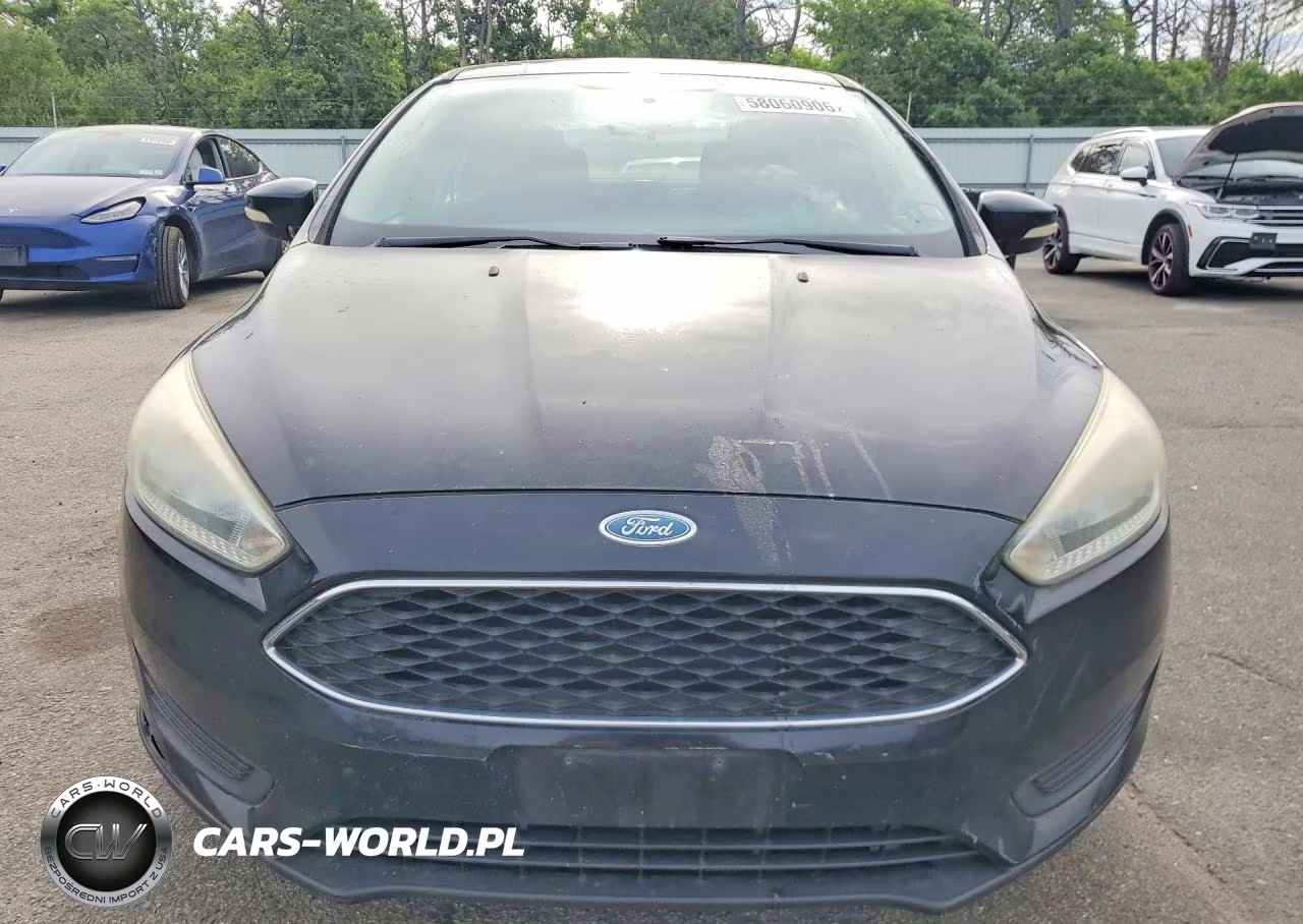 2016 Ford Focus Se VIN:1FADP3F21GL323544 - 5