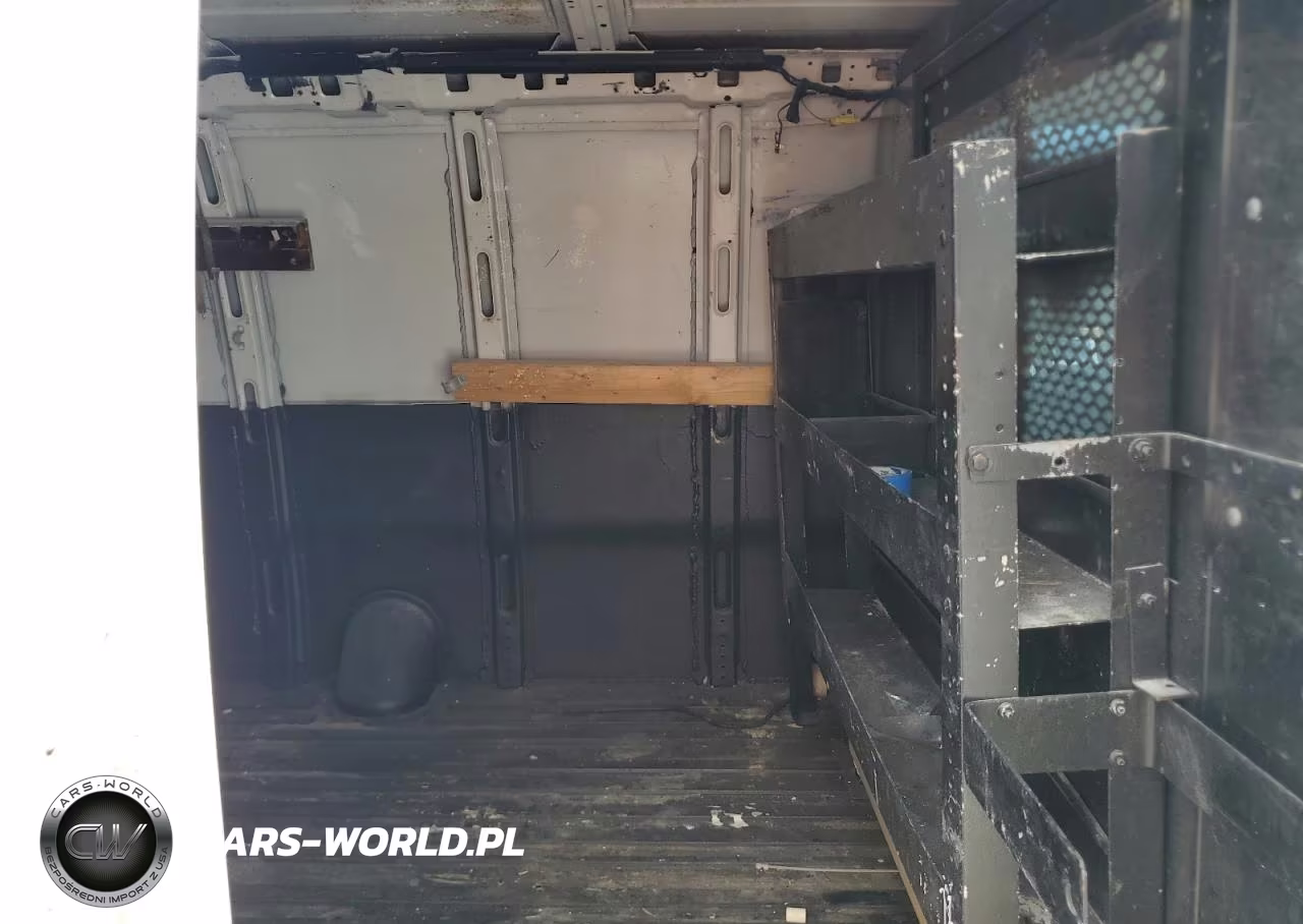2018 Chevrolet Express G2500 VIN:1GCWGBFP4J1269491 - 11