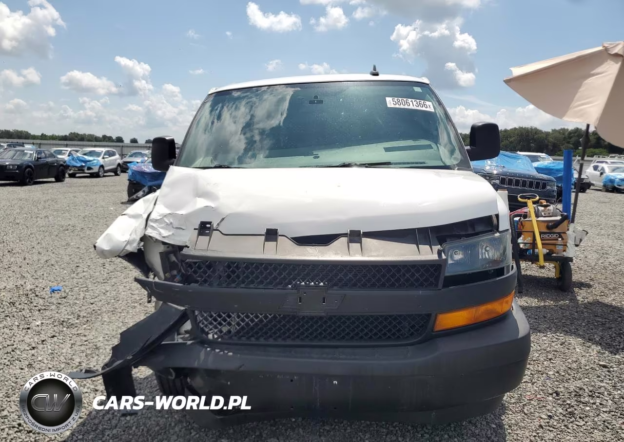 2018 Chevrolet Express G2500 VIN:1GCWGBFP4J1269491 - 5