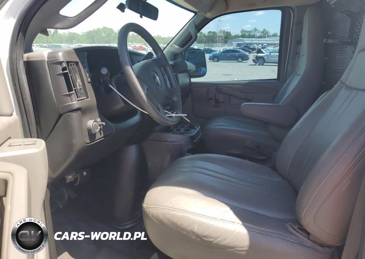 2018 Chevrolet Express G2500 VIN:1GCWGBFP4J1269491 - 7