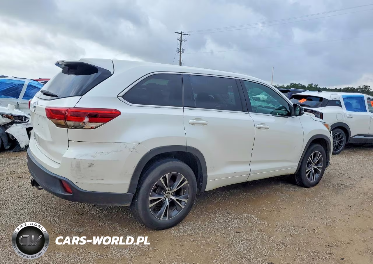 2017 Toyota Highlander Le VIN:5TDZZRFH6HS231640 - 3