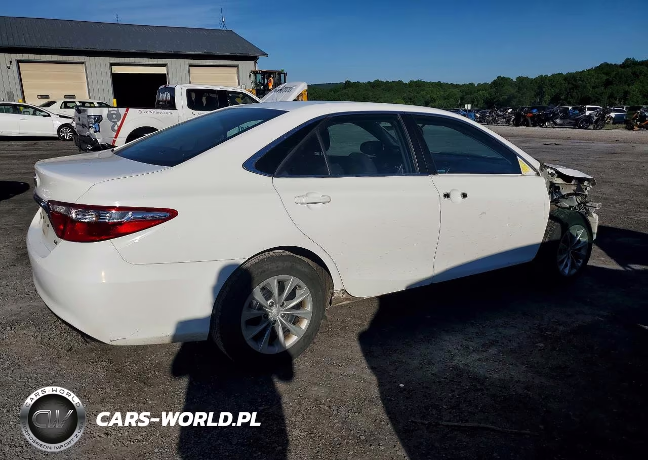 2017 Toyota Camry Le VIN:4T1BF1FK8HU333469 - 3