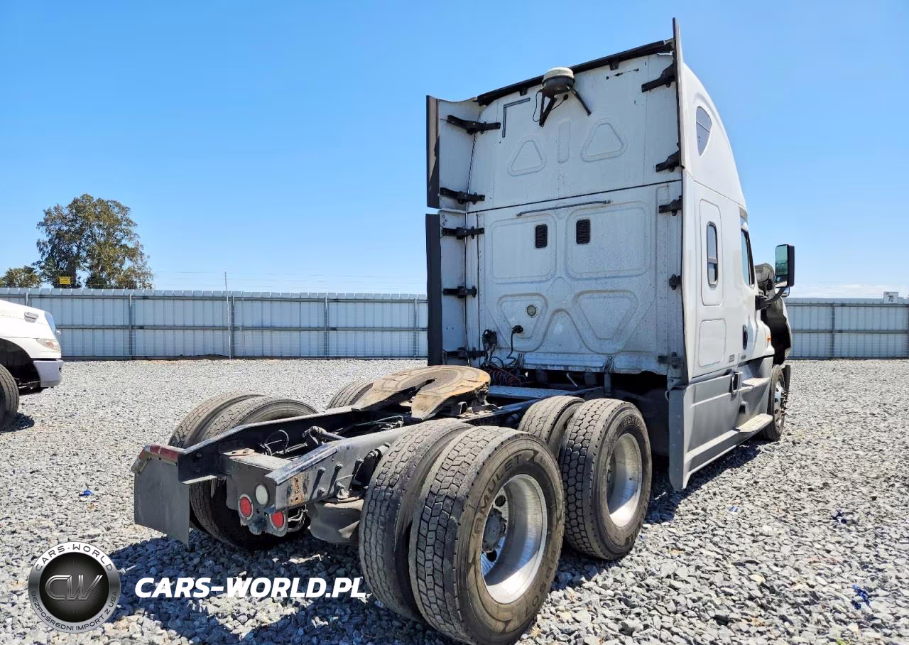 2015 Freightliner Cascadia Semi Truck VIN:3AKJGLD58FSGC6860 - 4
