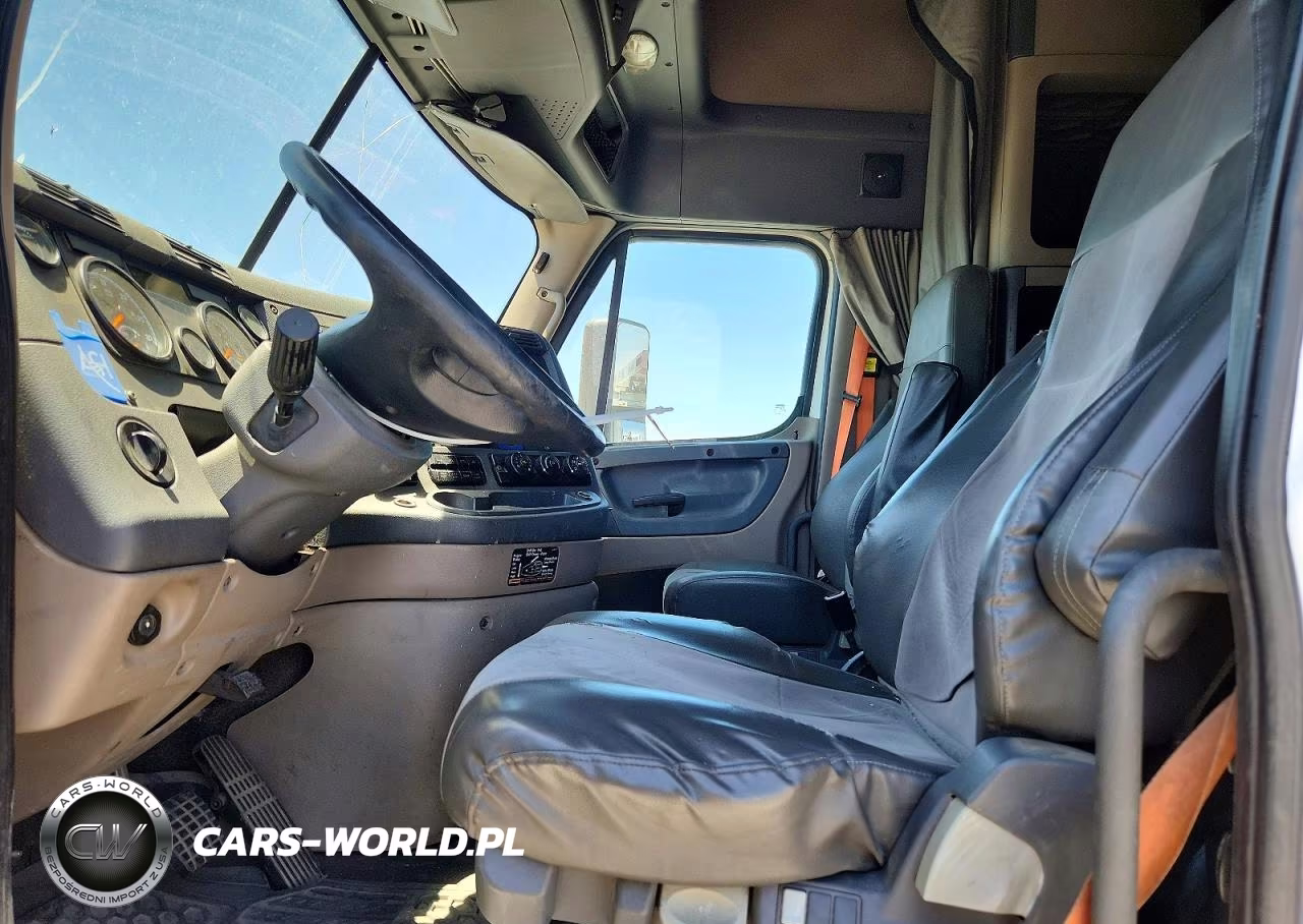 2015 Freightliner Cascadia Semi Truck VIN:3AKJGLD58FSGC6860 - 5