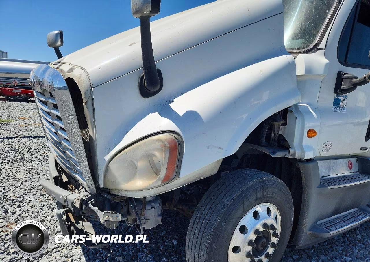 2015 Freightliner Cascadia Semi Truck VIN:3AKJGLD58FSGC6860 - 9
