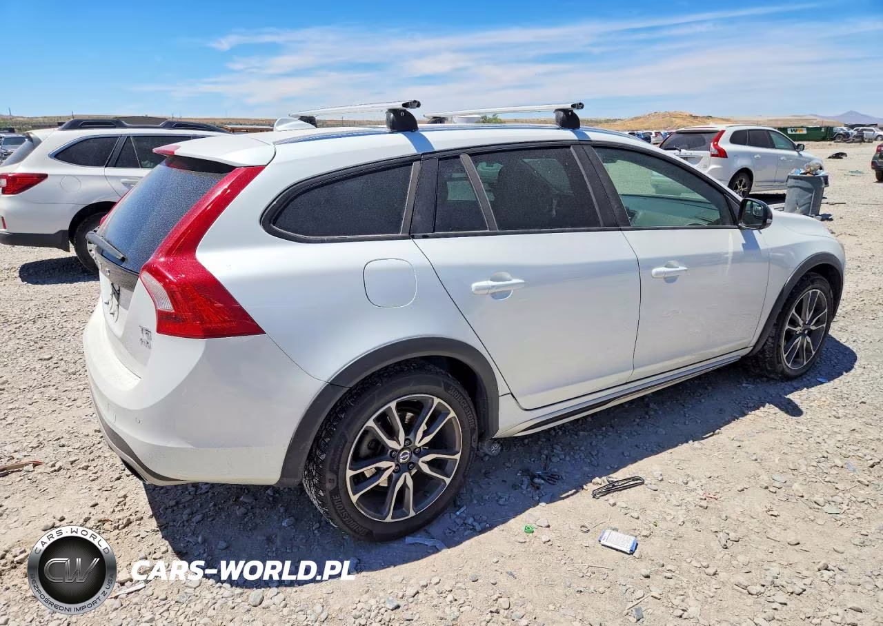2016 Volvo V60 Cross Country Premier VIN:YV4612HK7G1003343 - 3
