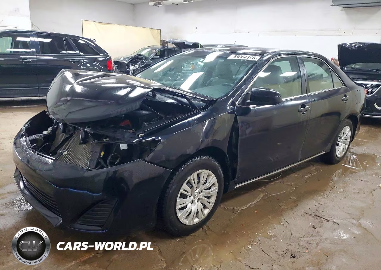 2013 Toyota Camry Le – zdjęcie 1 z 13