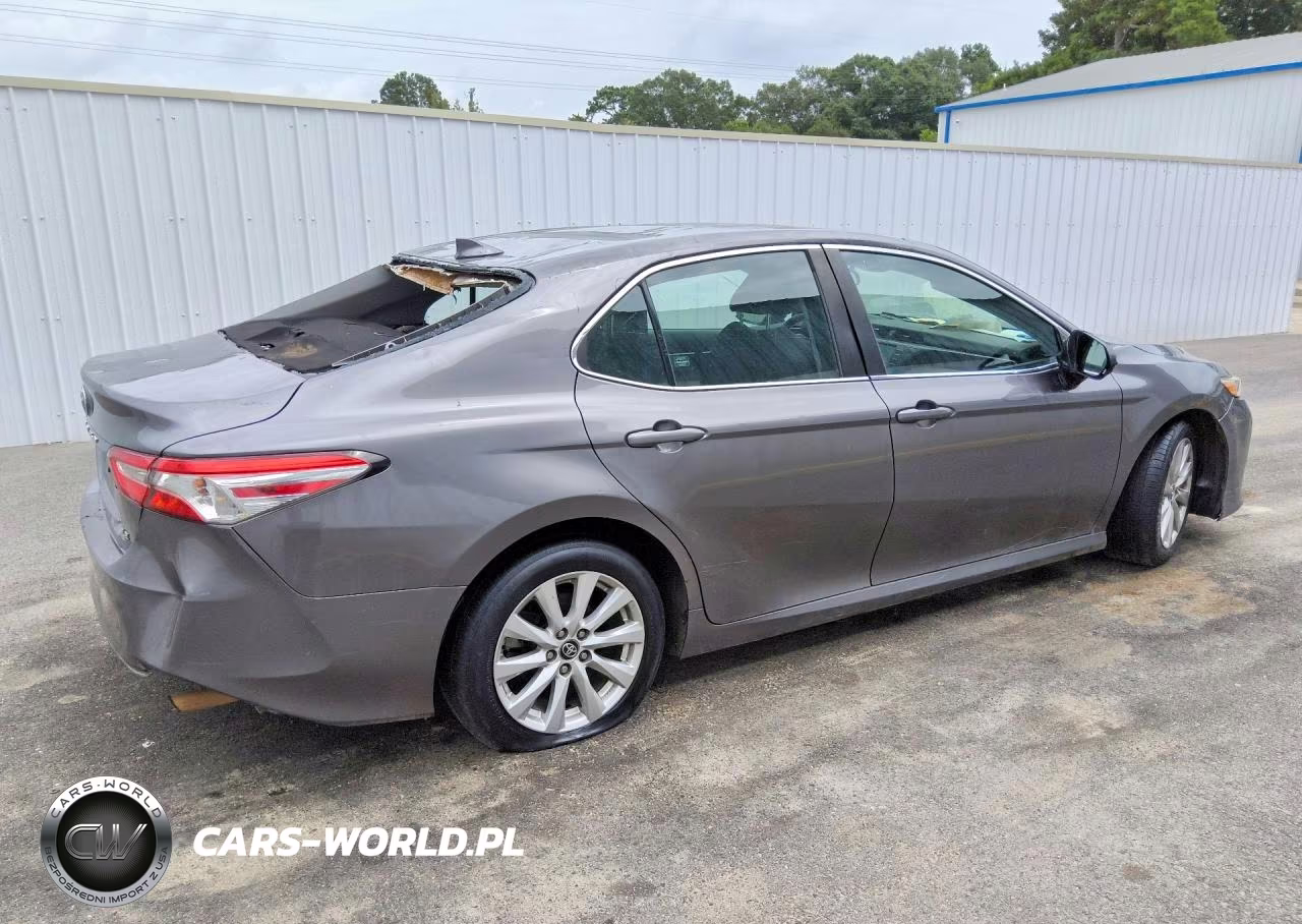 2020 Toyota Camry Le VIN:4T1C11AK6LU884647 - 3