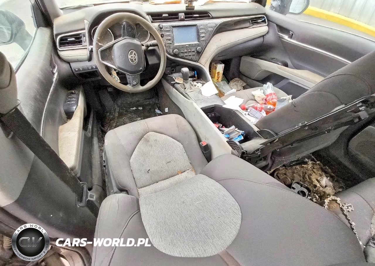 2020 Toyota Camry Le VIN:4T1C11AK6LU884647 - 8