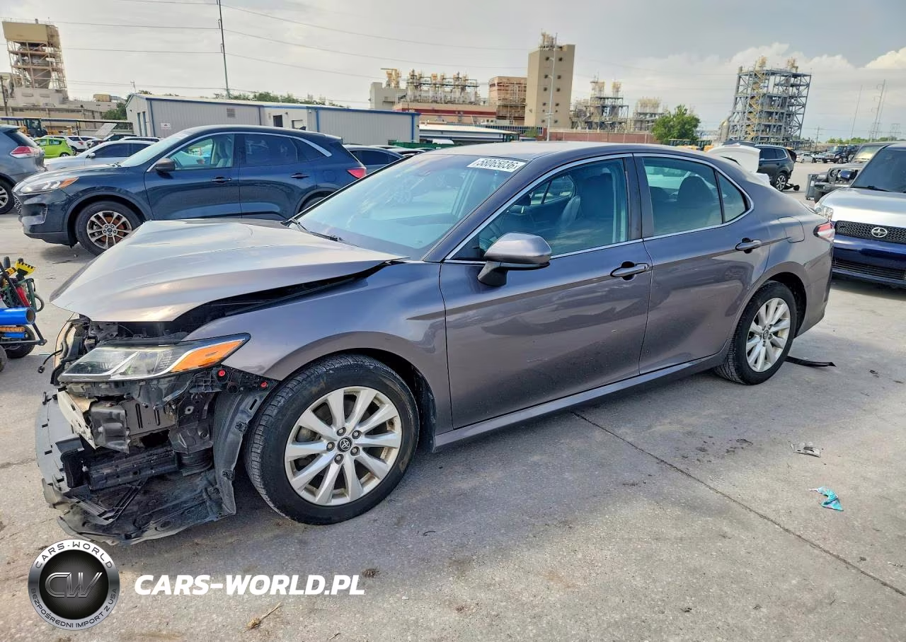 2020 Toyota Camry Le – zdjęcie 1 z 12