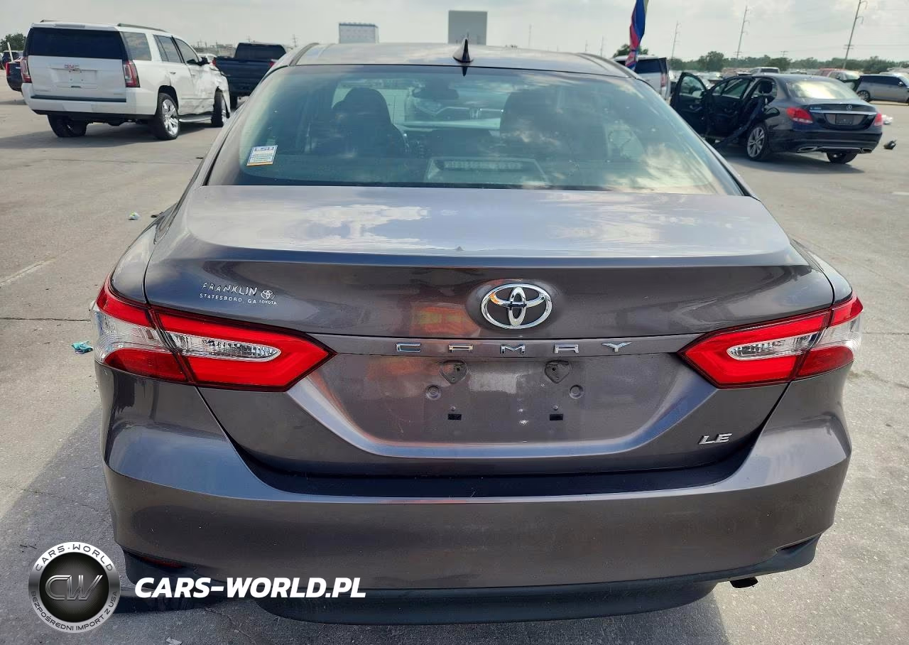 2020 Toyota Camry Le VIN:4T1C11AK2LU923671 - 6