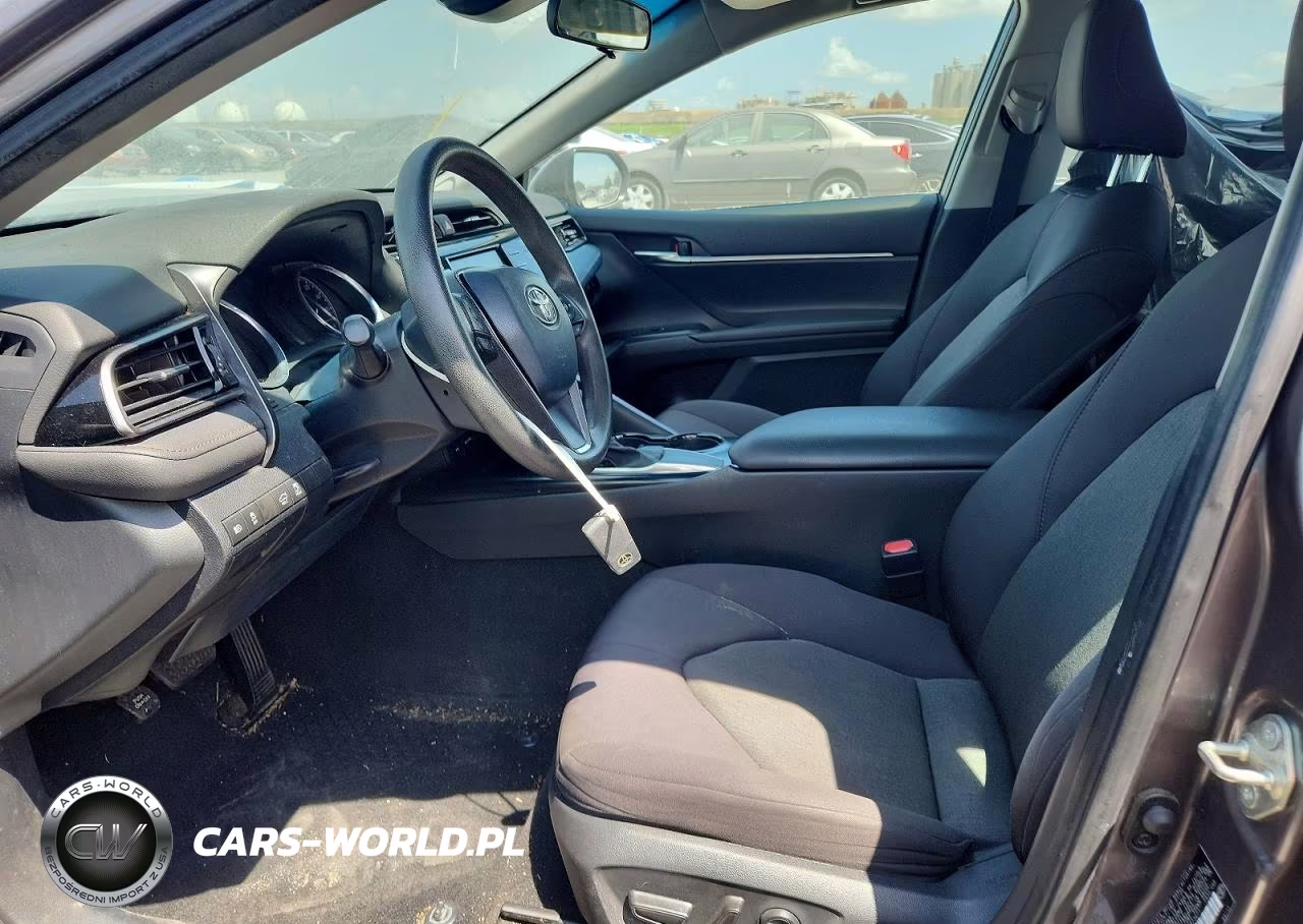 2020 Toyota Camry Le VIN:4T1C11AK2LU923671 - 7