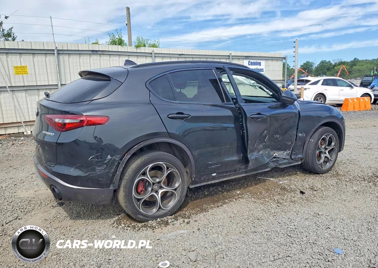 2023 Alfa Romeo Stelvio Ti VIN:ZASPAKBN6P7D55604 - 3
