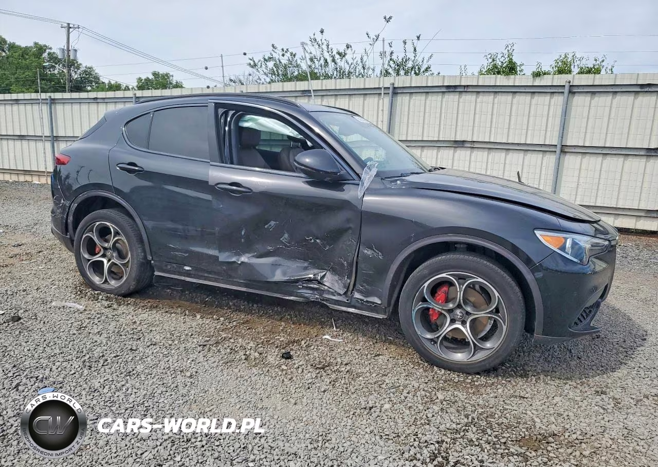 2023 Alfa Romeo Stelvio Ti VIN:ZASPAKBN6P7D55604 - 4