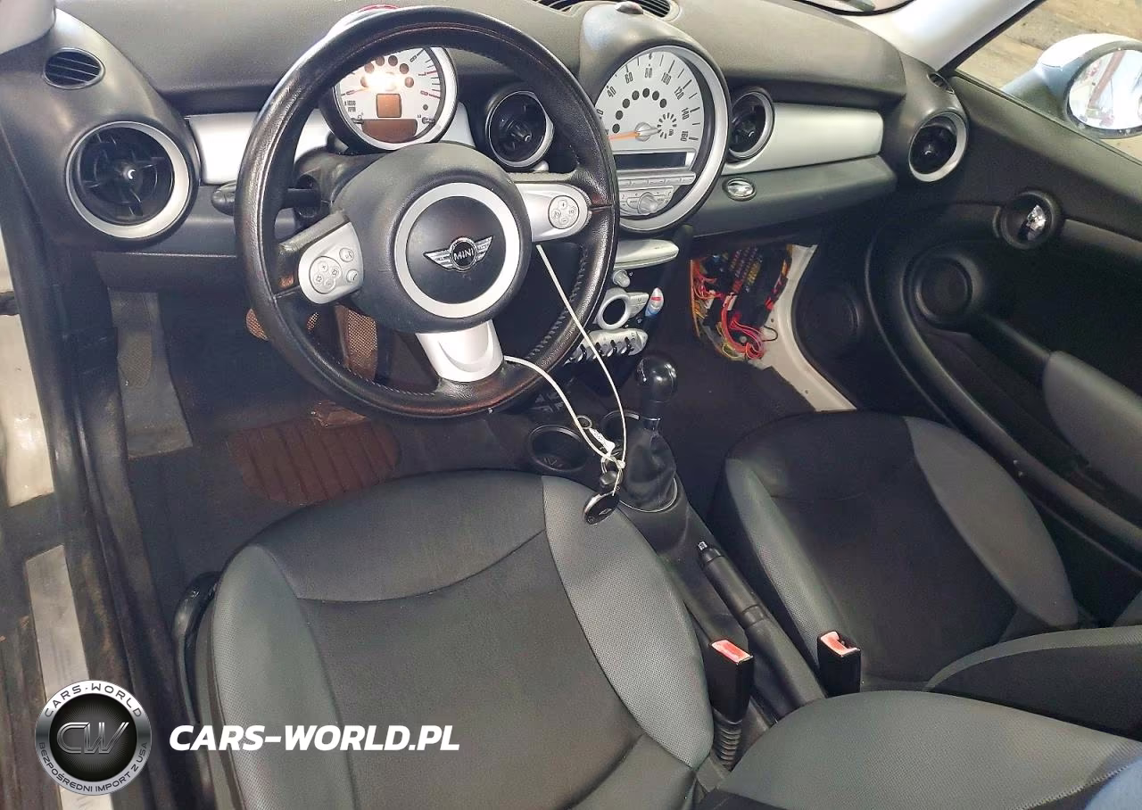 2010 Mini Cooper Clubman VIN:WMWML3C53ATX36798 - 8