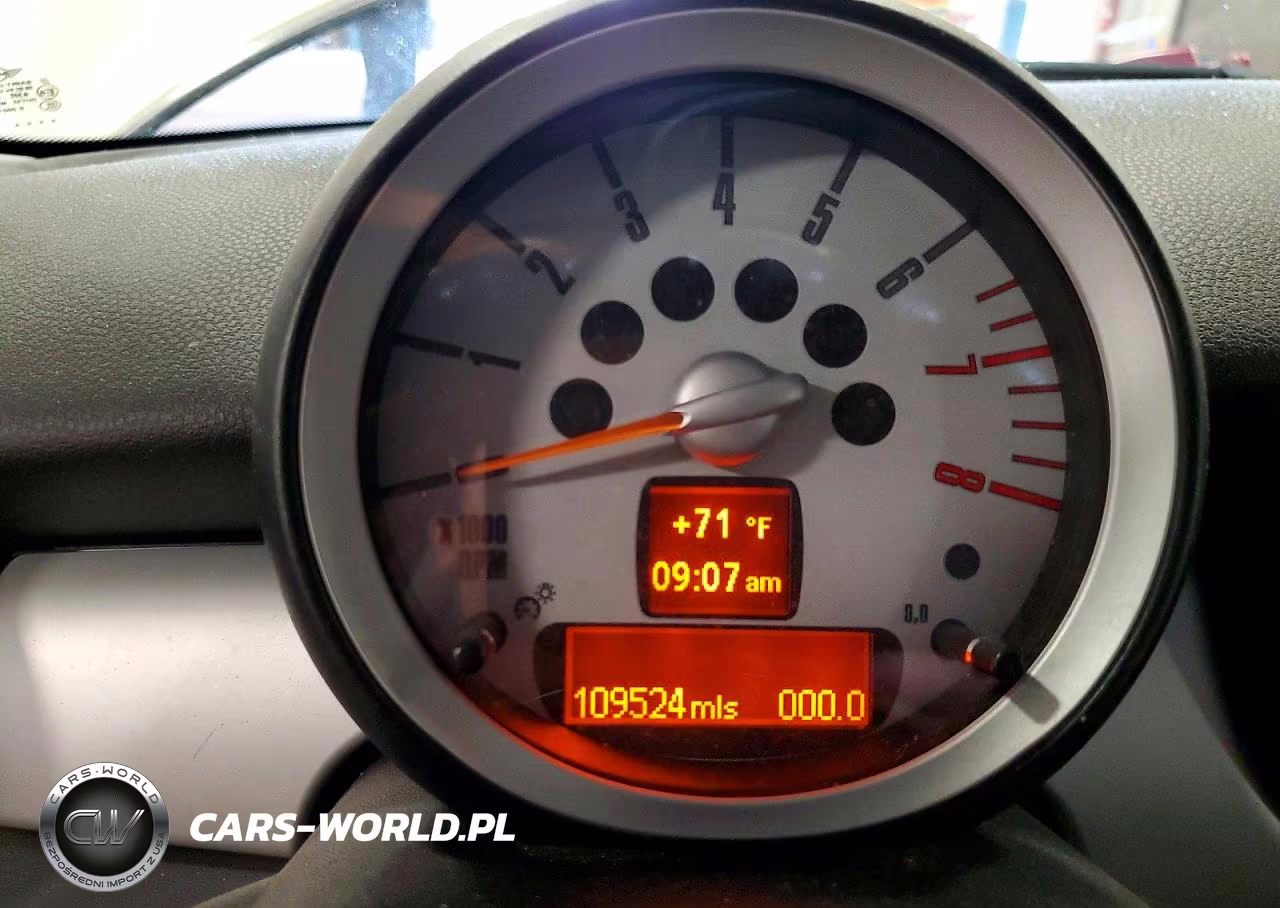 2010 Mini Cooper Clubman VIN:WMWML3C53ATX36798 - 9