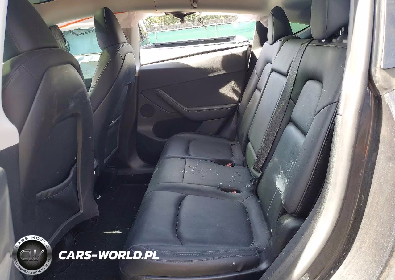 2024 Tesla Model Y VIN:7SAYGAEE8RF035542 - 10